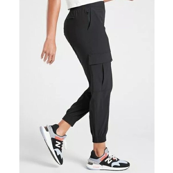 Athleta Pants - EUC Athleta Black Chelsea Utility Joggers sz 4